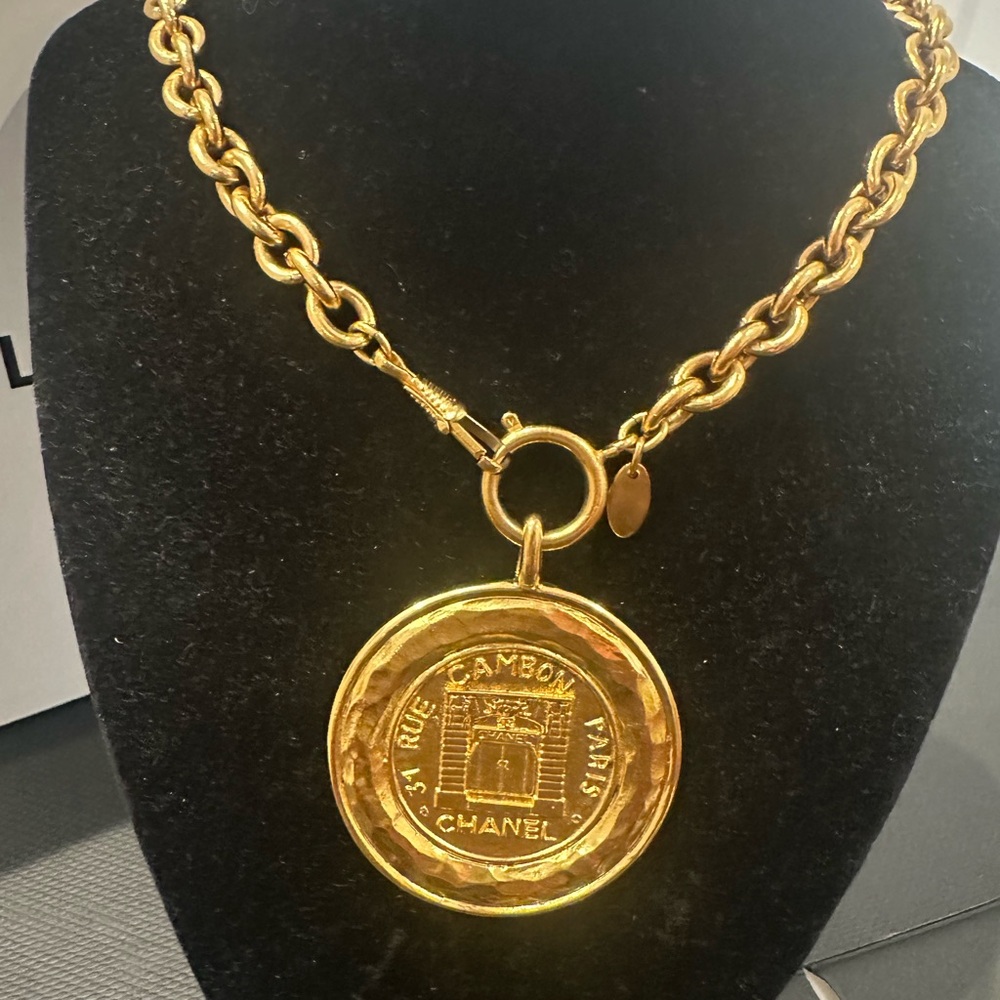 CHANEL Gold Medallion Necklace - Picture 2 of 8